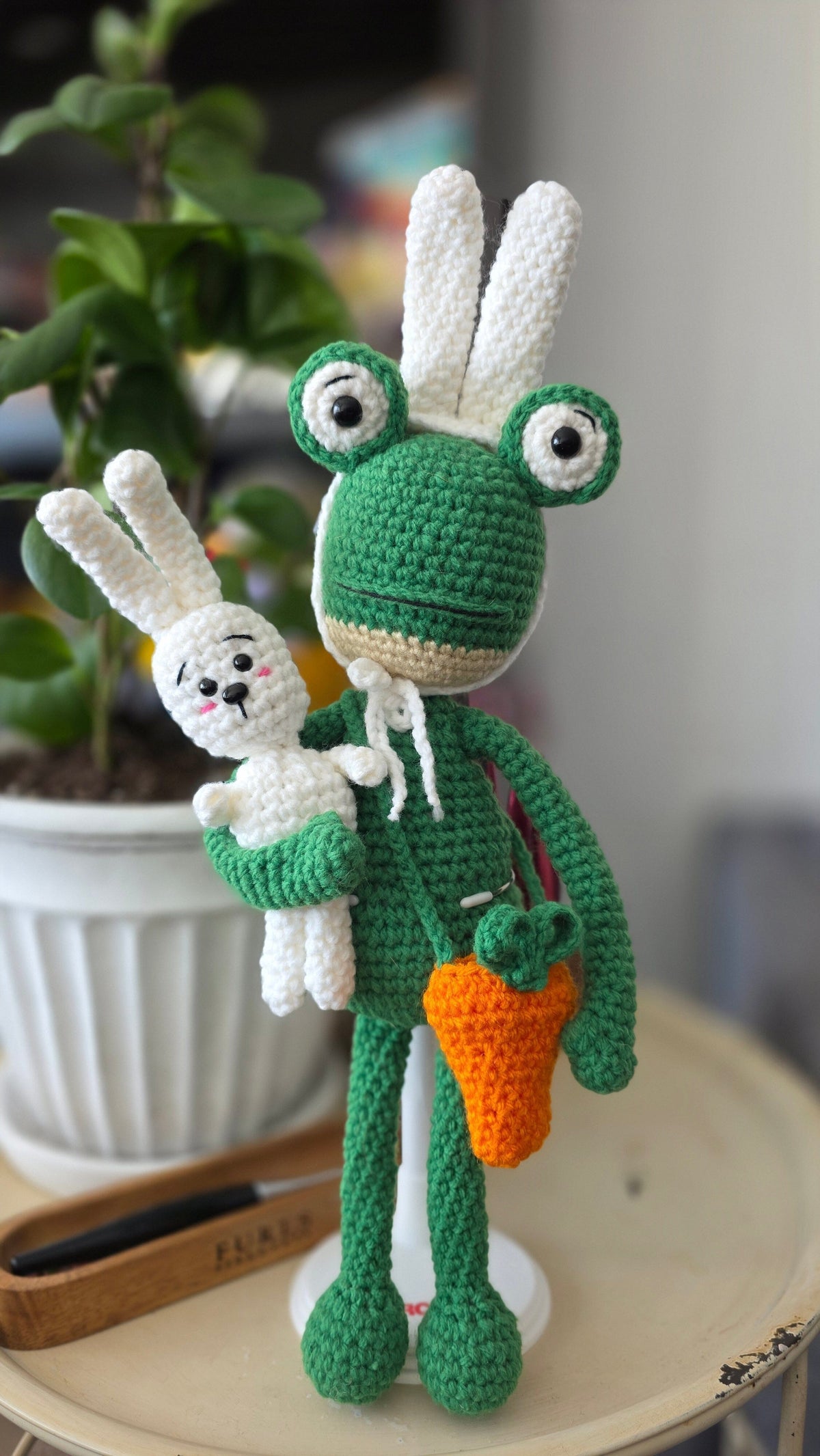 Free Amigurumi Pattern: Furlston Frog Spring Accessories