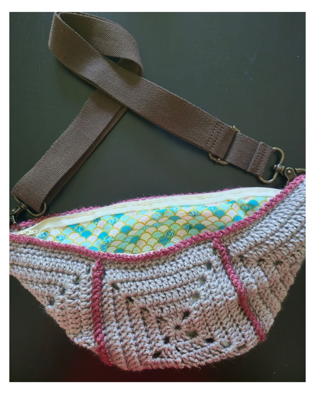 Free Crochet Pattern: Granny Square Fanny Pack (with lining!)
