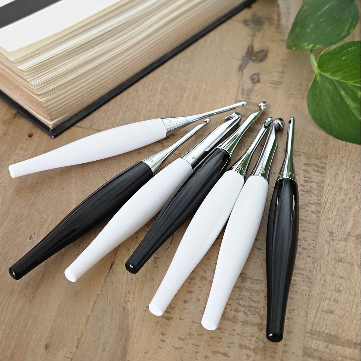 Odyssey® II Crochet Hook in Noir Odyssey II FurlsCrochet 